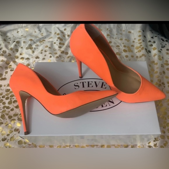 Neon coral daisy pump - Picture 1 of 4